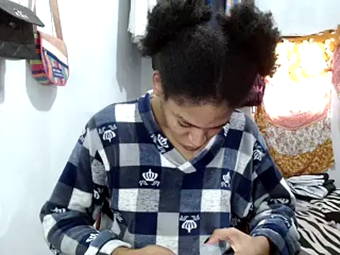 Snapshot of miriam775 chatting on 03-21-25, 01:34 miriam775 online show from 03-21-25, 01:34