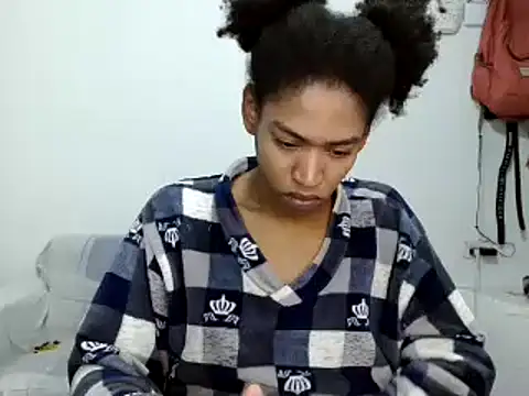 Snapshot of miriam775 chatting on 10-20-25, 11:00 miriam775 online show from 10-20-25, 11:00