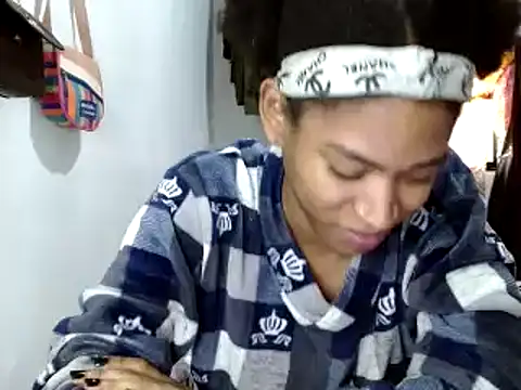 Snapshot of miriam775 chatting on 03-11-25, 01:23 miriam775 online show from 03-11-25, 01:23