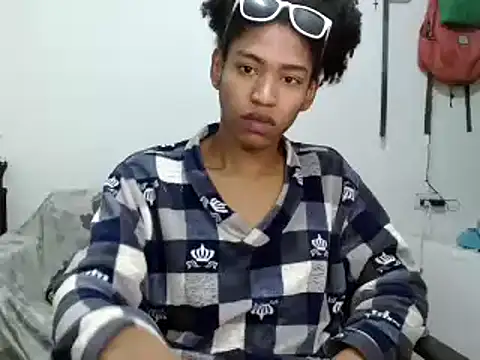 Snapshot of miriam775 chatting on 09-10-25, 10:47 miriam775 online show from 09-10-25, 10:47