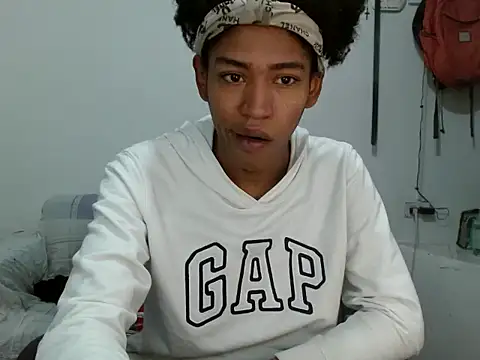 Snapshot of miriam775 chatting on 09-30-25, 10:43 miriam775 online show from 09-30-25, 10:43