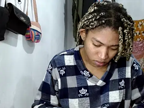 Snapshot of miriam775 chatting on 02-26-25, 10:38 miriam775 online show from 02-26-25, 10:38