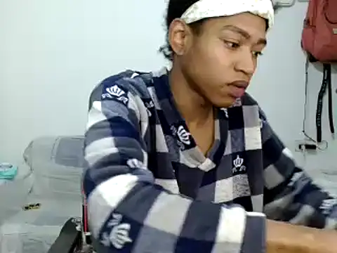 Snapshot of miriam775 chatting on 10-21-25, 10:58 miriam775 online show from 10-21-25, 10:58