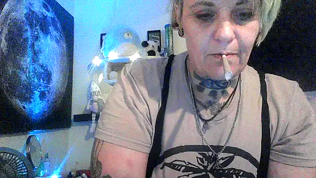 Snapshot of Hunniebunnie78 chatting on 06-15-26, 03:29 Hunniebunnie78 online show from 06-15-26, 03:29