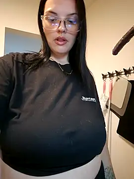 Snapshot of Jujuicy_97 chatting on 10-27-25, 04:19 Jujuicy 97 online show from 10-27-25, 04:19