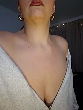 Snapshot of Jujuicy_97 chatting on 12-05-25, 06:39 Jujuicy 97 online show from 12-05-25, 06:39