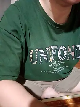 JasminePham online show from 10-30-25, 01:37