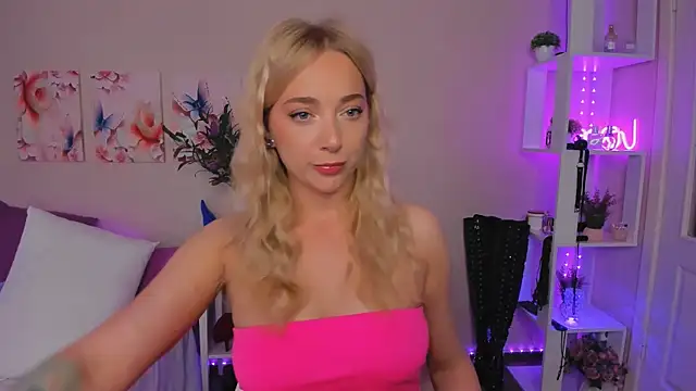 Snapshot of MissLisaX chatting on 07-11-26, 04:13 MissLisaX online show from 07-11-26, 04:13