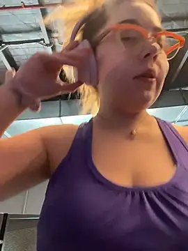 Snapshot of brooklynivy chatting on 10-29-25, 03:38 brooklynivy online show from 10-29-25, 03:38