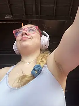 Snapshot of brooklynivy chatting on 10-10-25, 05:30 brooklynivy online show from 10-10-25, 05:30