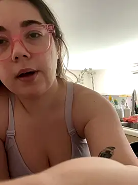 Snapshot of brooklynivy chatting on 10-14-25, 04:57 brooklynivy online show from 10-14-25, 04:57