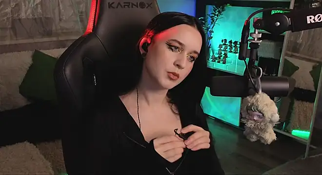 KiraLiLime online show from 11-29-25, 06:19