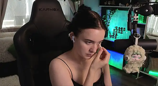 KiraLiLime online show from 11-16-25, 10:53