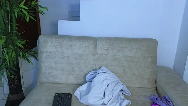 Lorenne Miller online show from 10-22-25, 05:07