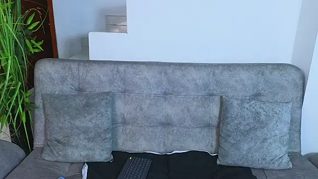 Lorenne Miller online show from 03-18-25, 02:08