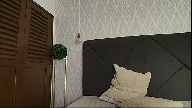 nataly velez online show from 03-11-25, 01:37
