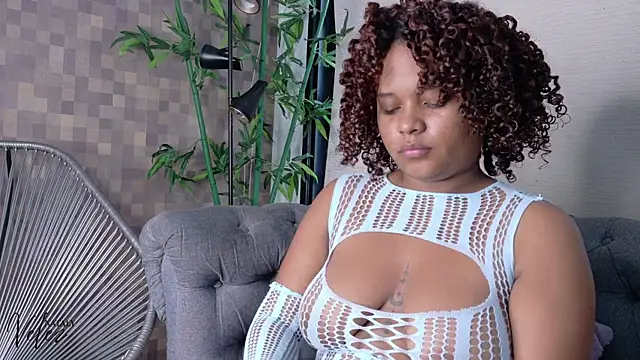 nataly velez online show from 11-23-25, 07:13