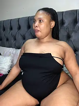 Snapshot of Anaelle24 chatting on 05-29-26, 03:23 Anaelle24 online show from 05-29-26, 03:23