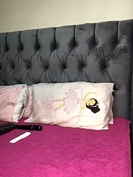 Snapshot of Anaelle24 chatting on 05-19-26, 03:24 Anaelle24 online show from 05-19-26, 03:24