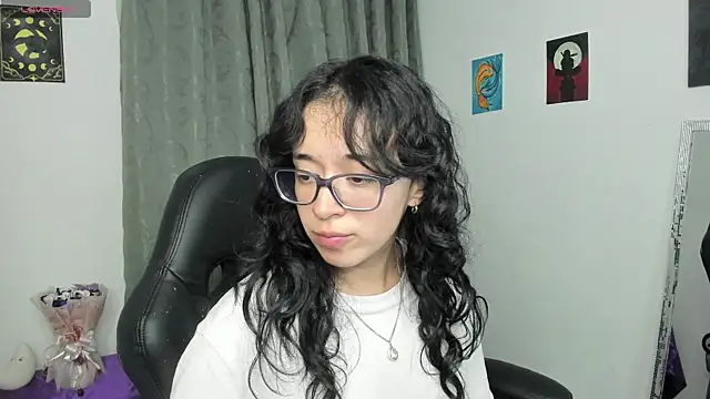 Snapshot of indra_cam chatting on 06-05-26, 06:52 indra cam online show from 06-05-26, 06:52