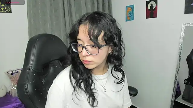 Snapshot of indra_cam chatting on 06-05-26, 06:29 indra cam online show from 06-05-26, 06:29