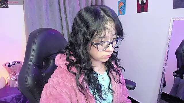 Snapshot of indra_cam chatting on 06-03-26, 04:13 indra cam online show from 06-03-26, 04:13