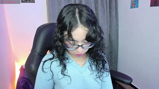 Snapshot of indra_cam chatting on 06-11-26, 05:37 indra cam online show from 06-11-26, 05:37