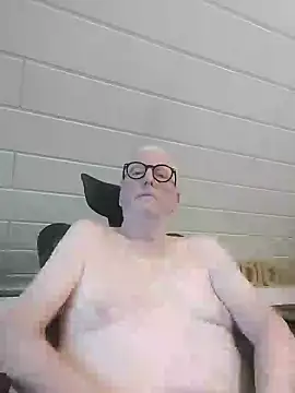 Greyhound70 online show from 10-26-25, 03:56