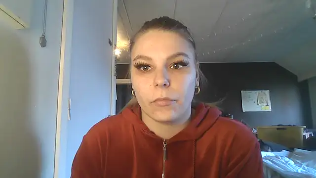 Snapshot of PetiteB_Official chatting on 02-04-25, 12:44 PetiteB Official online show from 02-04-25, 12:44