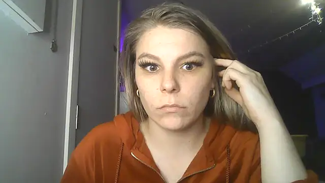 Snapshot of PetiteB_Official chatting on 02-04-25, 05:12 PetiteB Official online show from 02-04-25, 05:12