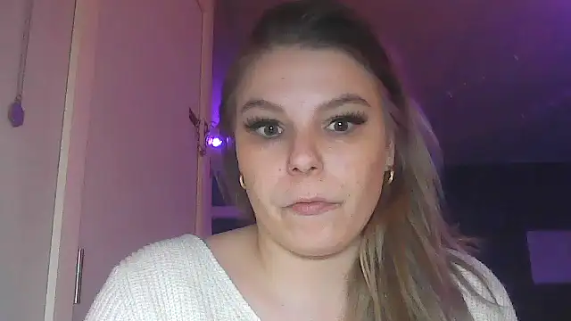 Snapshot of PetiteB_Official chatting on 01-31-25, 08:33 PetiteB Official online show from 01-31-25, 08:33