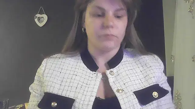 Snapshot of PetiteB_Official chatting on 02-27-26, 02:45 PetiteB Official online show from 02-27-26, 02:45