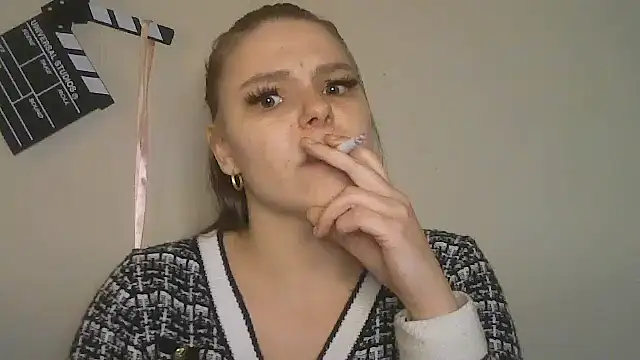 Snapshot of PetiteB_Official chatting on 02-09-25, 03:00 PetiteB Official online show from 02-09-25, 03:00