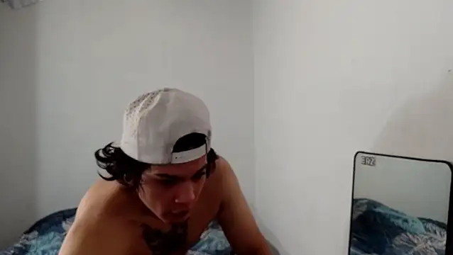 Snapshot of Xtrem3HARDxxx chatting on 10-12-25, 02:40 Xtrem3HARDxxx online show from 10-12-25, 02:40