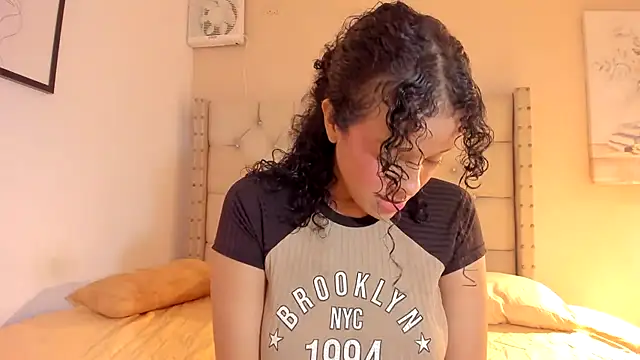 Snapshot of vanesasexyhot21 chatting on 02-24-26, 02:23 vanesasexyhot21 online show from 02-24-26, 02:23