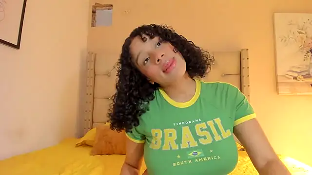 Snapshot of vanesasexyhot21 chatting on 02-05-26, 01:45 vanesasexyhot21 online show from 02-05-26, 01:45