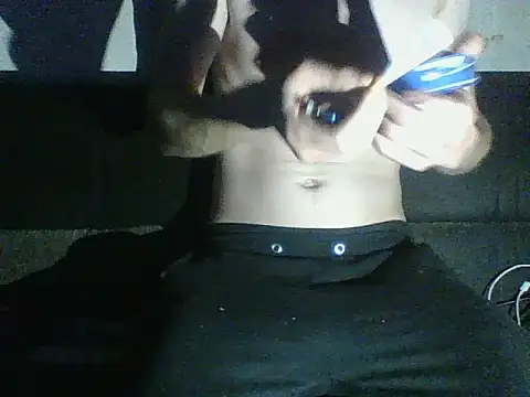 Snapshot of manuelsixnine01 chatting on 05-10-26, 04:09 manuelsixnine01 online show from 05-10-26, 04:09
