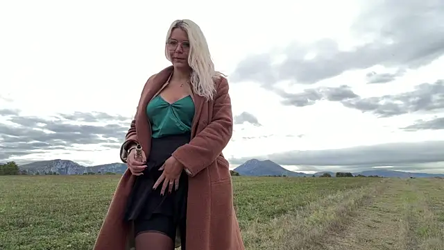 EmyLana online show from 10-25-25, 08:24