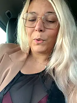 EmyLana online show from 11-05-25, 06:27