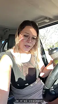 EmyLana online show from 04-10-26, 06:42