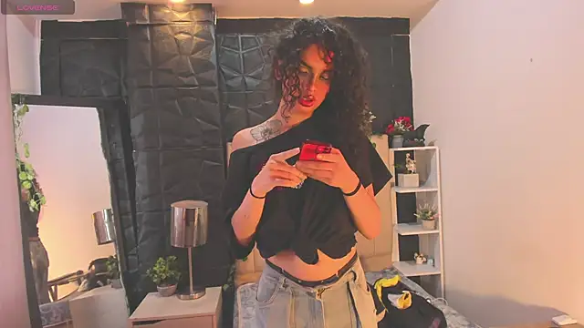 Snapshot of amapola_hs chatting on 04-25-26, 02:03 amapola hs online show from 04-25-26, 02:03