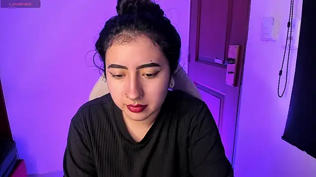 larissa01  online show from 09-28-25, 03:35