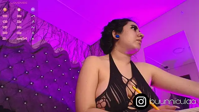 larissa01  online show from 09-25-25, 04:07