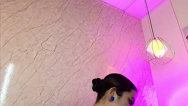 larissa01  online show from 10-01-25, 03:33