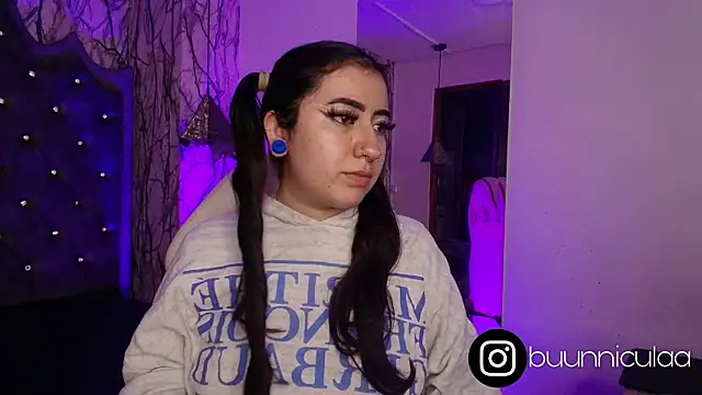 larissa01  online show from 09-19-25, 04:49