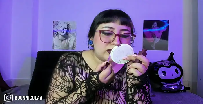 larissa01  online show from 04-30-26, 10:25