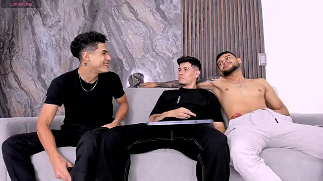 Snapshot of hot_day chatting on 02-22-25, 02:17 hot day online show from 02-22-25, 02:17