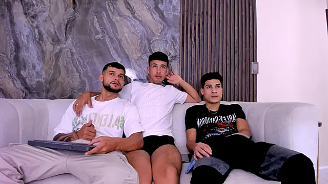 Snapshot of hot_day chatting on 03-20-25, 01:46 hot day online show from 03-20-25, 01:46