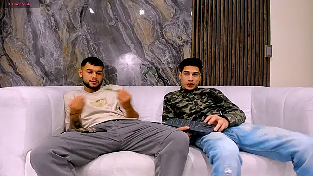 Snapshot of hot_day chatting on 03-21-25, 02:28 hot day online show from 03-21-25, 02:28