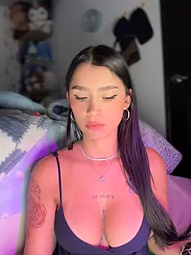 Snapshot of -Loren- chatting on 05-09-26, 12:30 -Loren- online show from 05-09-26, 12:30